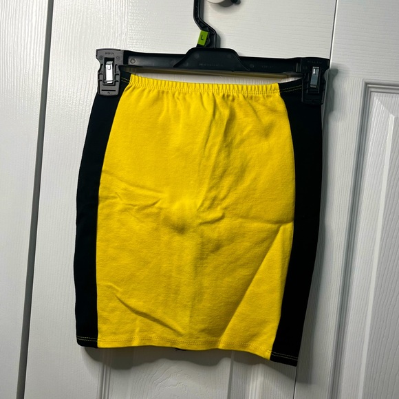 FASHION NOVA YELLOW AND BLACK MESH SKIRT SET + BRALETTE - Picture 7 of 10